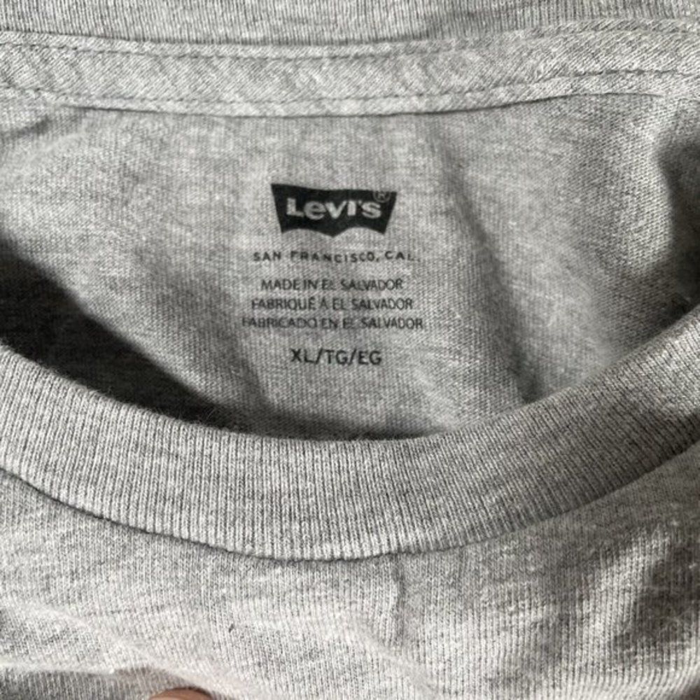 Levi's Pride LGBTQ+ Community Logo Tshirt Top Womens Size L Gay Rainbow Gray - Picture 3 of 6